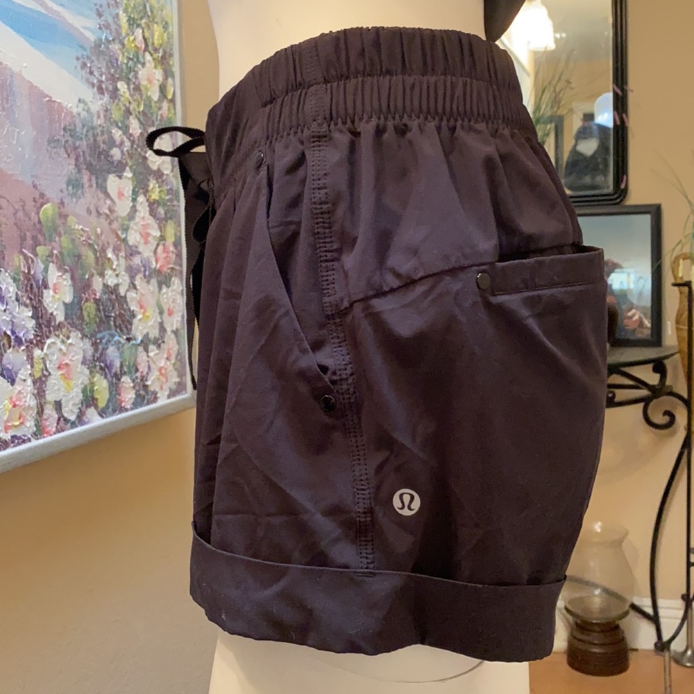 Lululemon Atletica  Sexy Short size 8